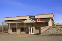 Travelodge by Wyndham Kapuskasing - 2 ดาว