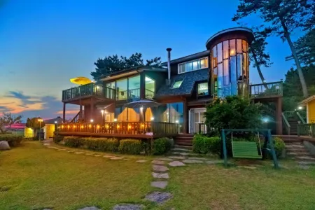 Taean Haneulchae Pension Отели рядом с достопримечательностью «Ch'ŏngp'odae-haesuyokchang»