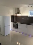 Small Modern Comfortable 2 Bedroom Apartment (Cmyr)