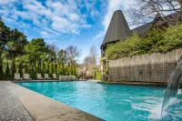 Chateau on The Park - Christchurch, A Doubletree by Hilton - piscina
