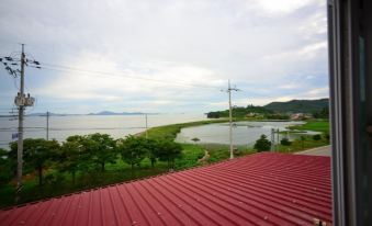 5. 보물섬민박..