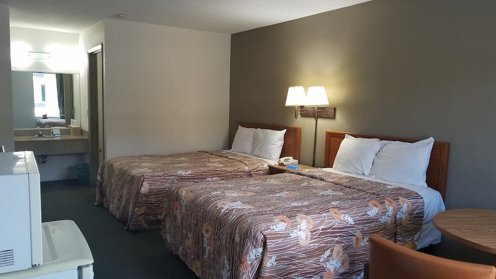 Travelers Inn & Suites