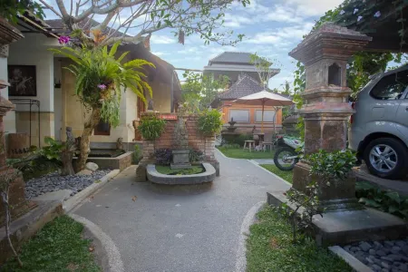 Bali Asli Lodge by Eps