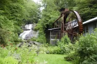 Sylvan Falls Mill B&B Отели в г. Рейбан