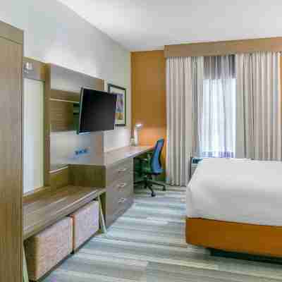 Holiday Inn Express & Suites Mount Arlington-Rockaway Area Rooms