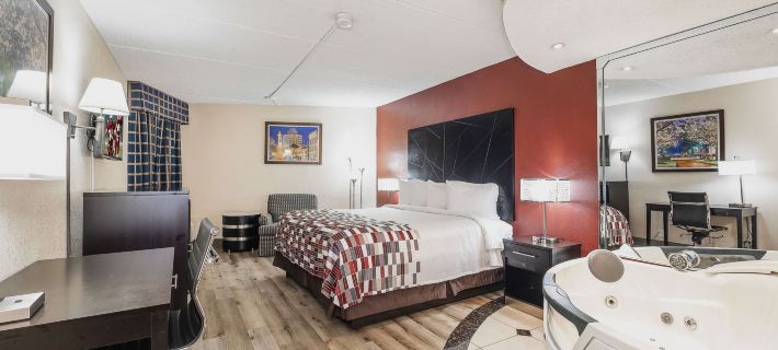 Red Roof Inn & Suites Macon Hotels in Macon