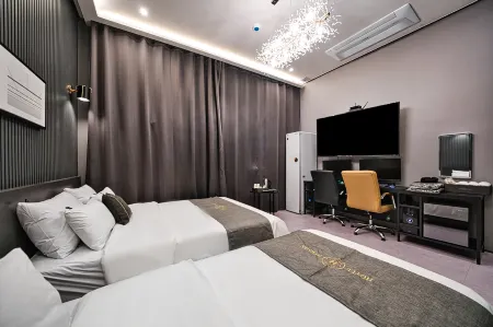 Hotel Hermes at Yongin Everland Station Отели в г. Йонъин