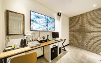 Suwon Johnny B Hotels in Suwon