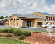 Econo Lodge Pine Bluff Hotels near Arts & Science Center-Se Arkansas