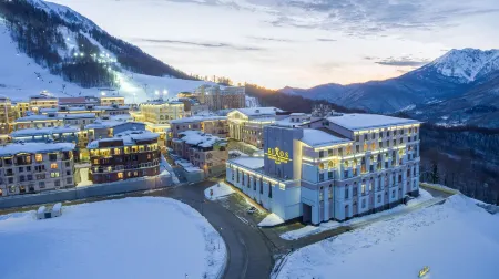 Rixos Krasnaya Polyana Sochi (Риксос Красная Поляна Сочи) Отели рядом с достопримечательностью «Смотровая поляна 960»
