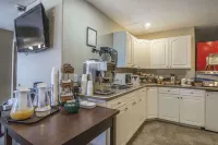Econo Lodge Inn & Suites High Level Hotels in High Level