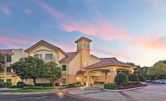 La Quinta Inn & Suites by Wyndham Dallas - Addison Galleria