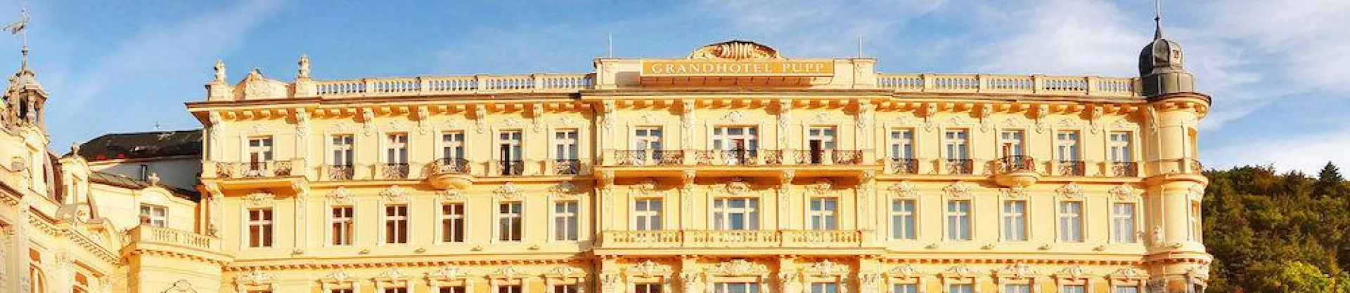 Khách sạn cao cấp