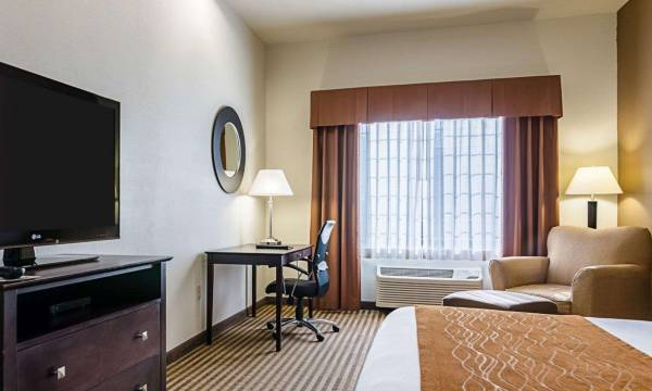 Comfort Inn & Suites Lawrence - University Area