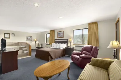 Super 8 by Wyndham Williams Lake BC Отели в г. Уильямс Лэйк
