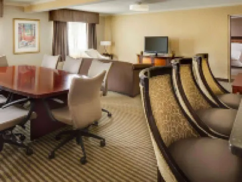 Wyndham Omaha/West Dodge Hotels in Omaha