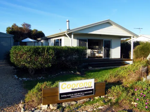 Coorong Waterfront Retreat Hotels in Meningie