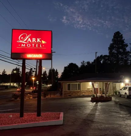 Lark Motel Willits Отели в г. Уиллитс