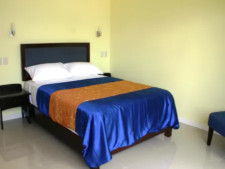 Caimito Beach Hotel Отели в г. Маасин Сити