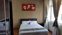 Shamrock Villas Corner or Seaview or Standard Hotels in Tanjung Bungah