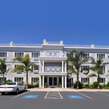 Best Western Luxury Inn