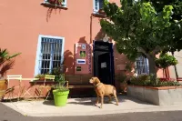 Chambres d'Hôtes et Gîtes- l'Abri Sous Roche