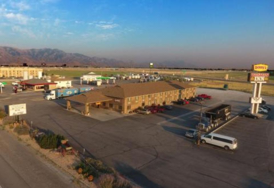 2. 웨스턴 인 트레..