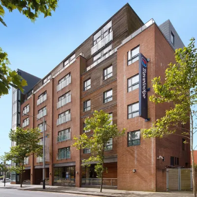 Travelodge Swansea Central Hotels near Glynn Vivian Art Gallery
