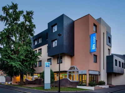 Greet Hotel Evreux Centre Hotel dekat Paroisse Catholique La Madeleine Netreville