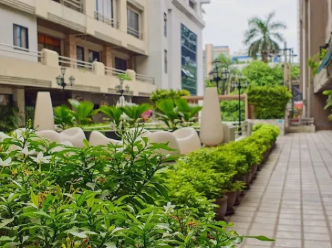 S33 컴팩트 수쿰윗 호텔