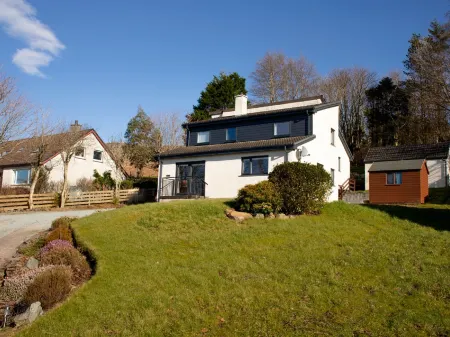 Solas Отели рядом с достопримечательностью «Portree Square»