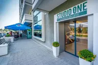 Studio One Accommodation Suites Hoteles en Chiajna
