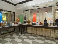 Hampton Inn Austin-South/Airport Area Hotels near Garrison Park
