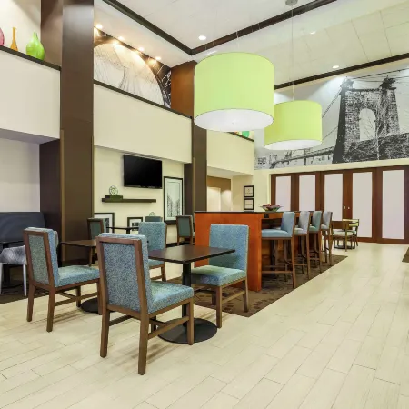 Hampton Inn & Suites Wheeling-The Highlands