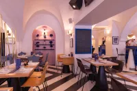 The Originals Boutique, Hôtel Le Lion, Clermont-Ferrand Hotels in Durtol