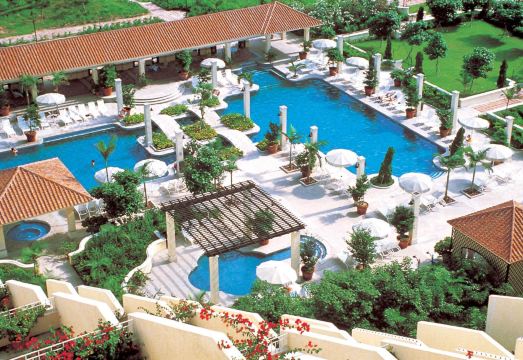 그랜드 콜로안 리조트의 시원한 수영장 전경