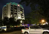 Yeak Loam Hotel