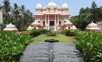 Saravanan Lodge