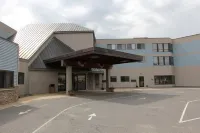 Baraga Lakeside Inn Hotels near Pete's Petting Zoo