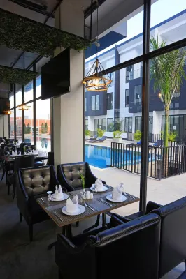 Eco Garden Residences - bar