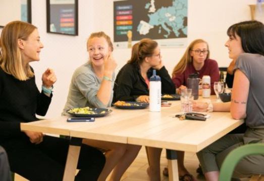 런던 숙소 비교 분석 이미지