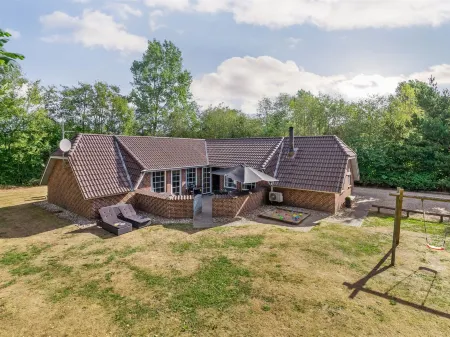 "Friederk" - 12km from the Sea Отели в г. Варде