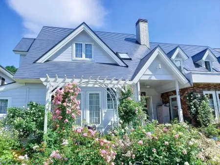 Pension Castile Отели рядом с достопримечательностью «旧軽井沢森ノ美術館»