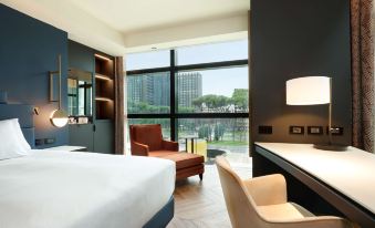 6. Hilton R..
