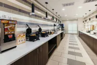La Quinta Inn & Suites by Wyndham Ankeny IA / Des Moines IA 2402 SE Tones Dr., Ankeny, Io - breakfast