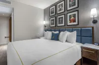 The Draper New York, Tapestry Collection by Hilton Hôtels à proximité de : Mercy College