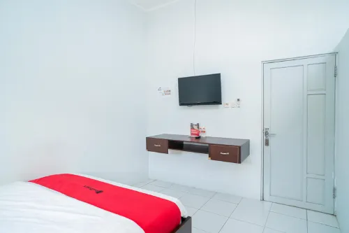 RedDoorz Near Universitas Palangkaraya 2