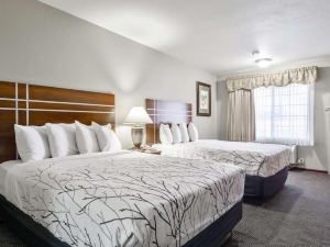 Rancho San Diego Inn & Suites