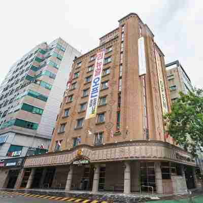 호텔 밀레니엄 Hotel Exterior
