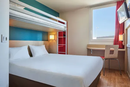 Kyriad Direct Mont de Marsan - St Avit Отели в г. Мон-де-Марсан